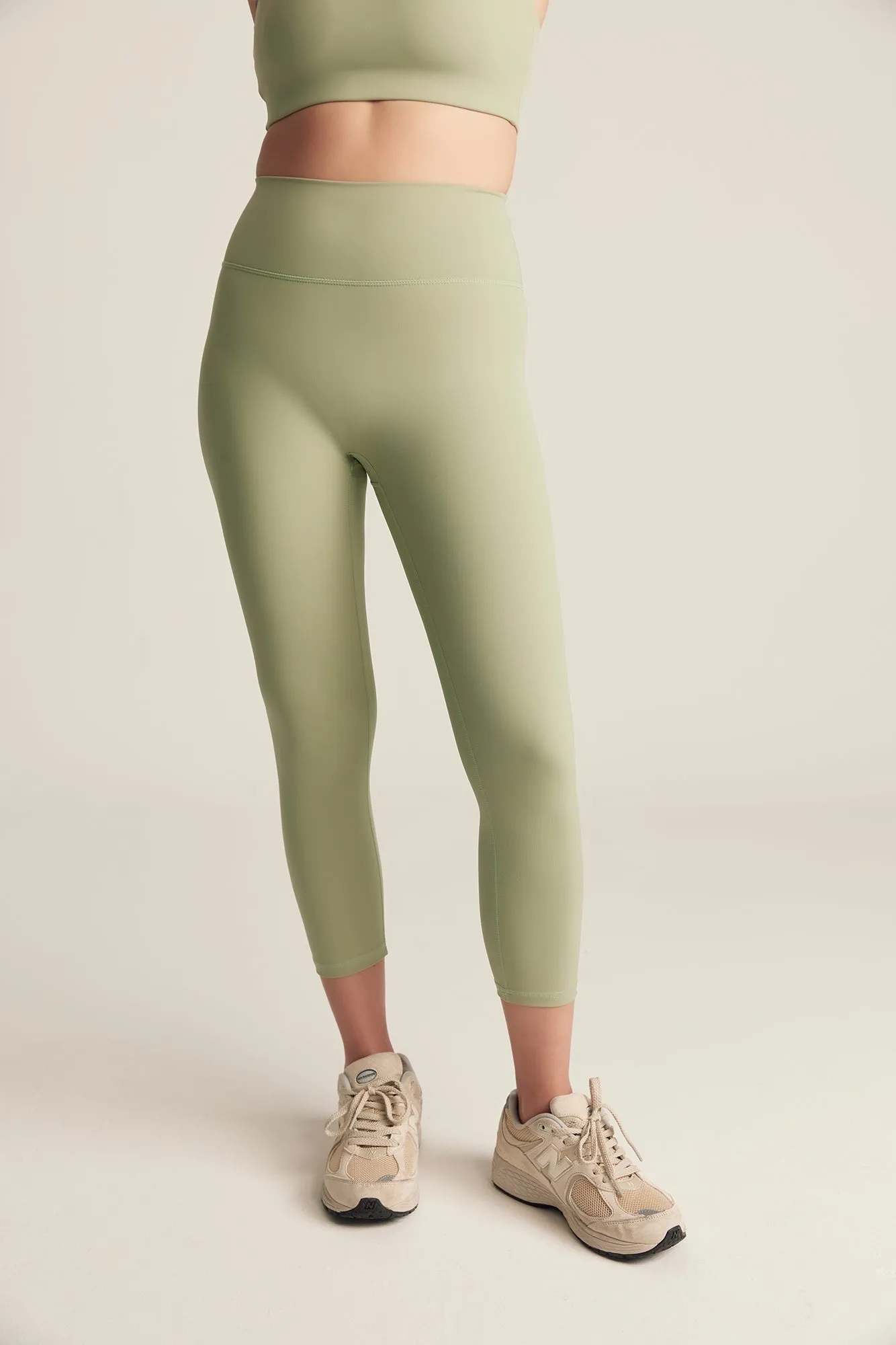 Classic Leggings (Crop 21") in Matcha Latte