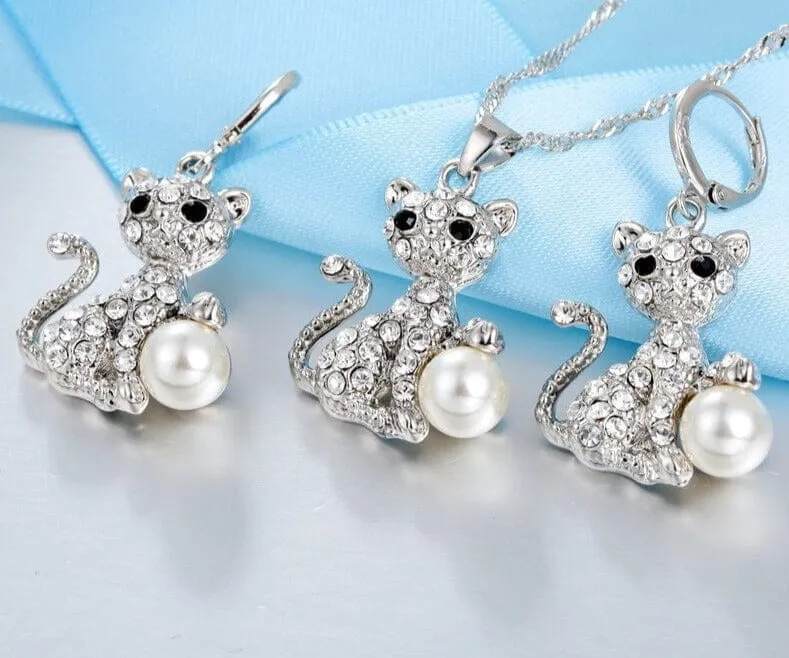 Luxury Austrian Crystal Cat Design Pendant Necklace