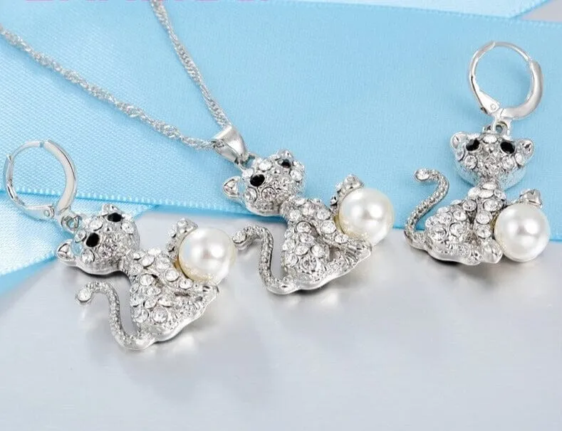 Luxury Austrian Crystal Cat Design Pendant Necklace