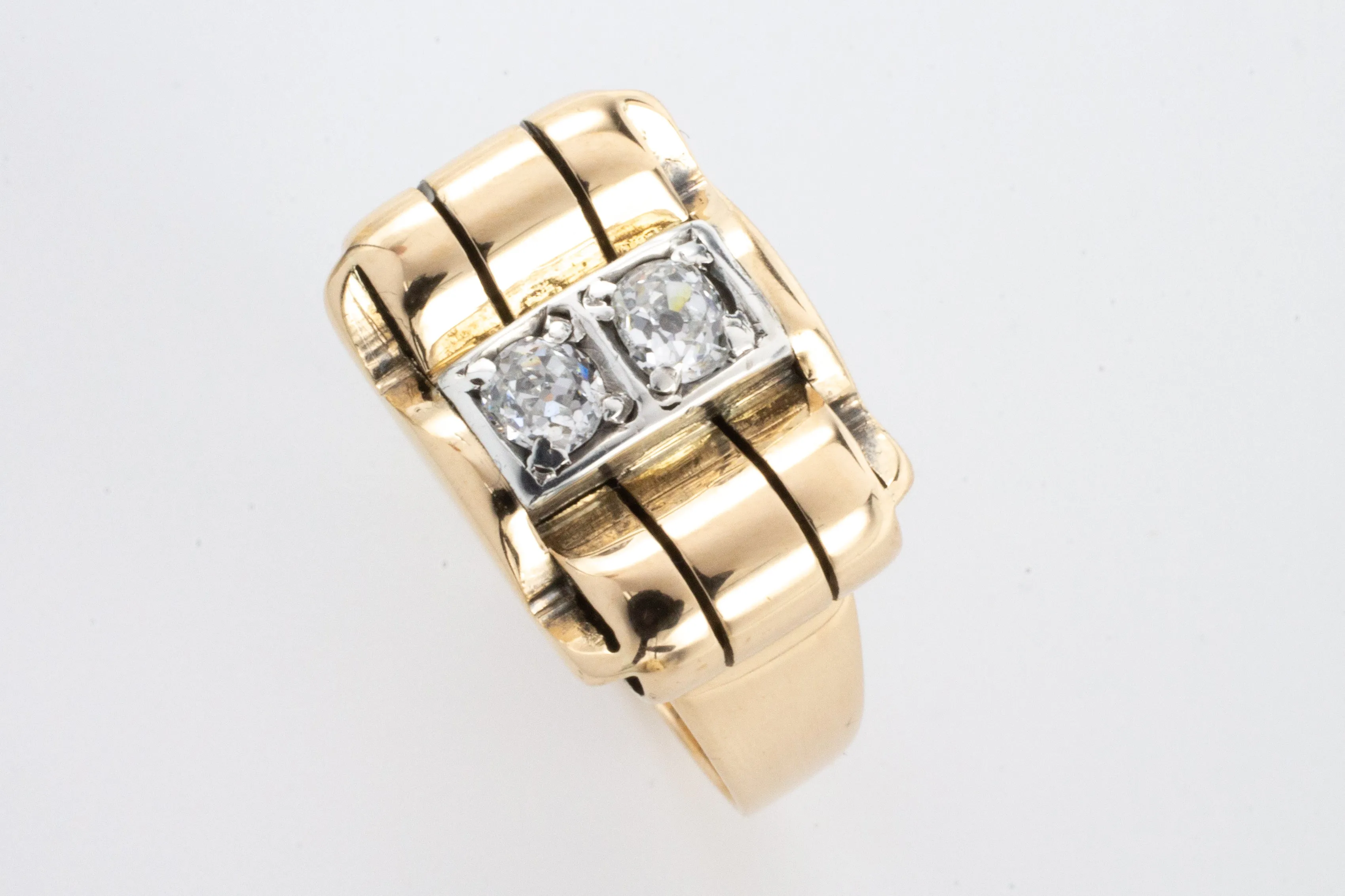 Retro gold ring with old cut diamonds