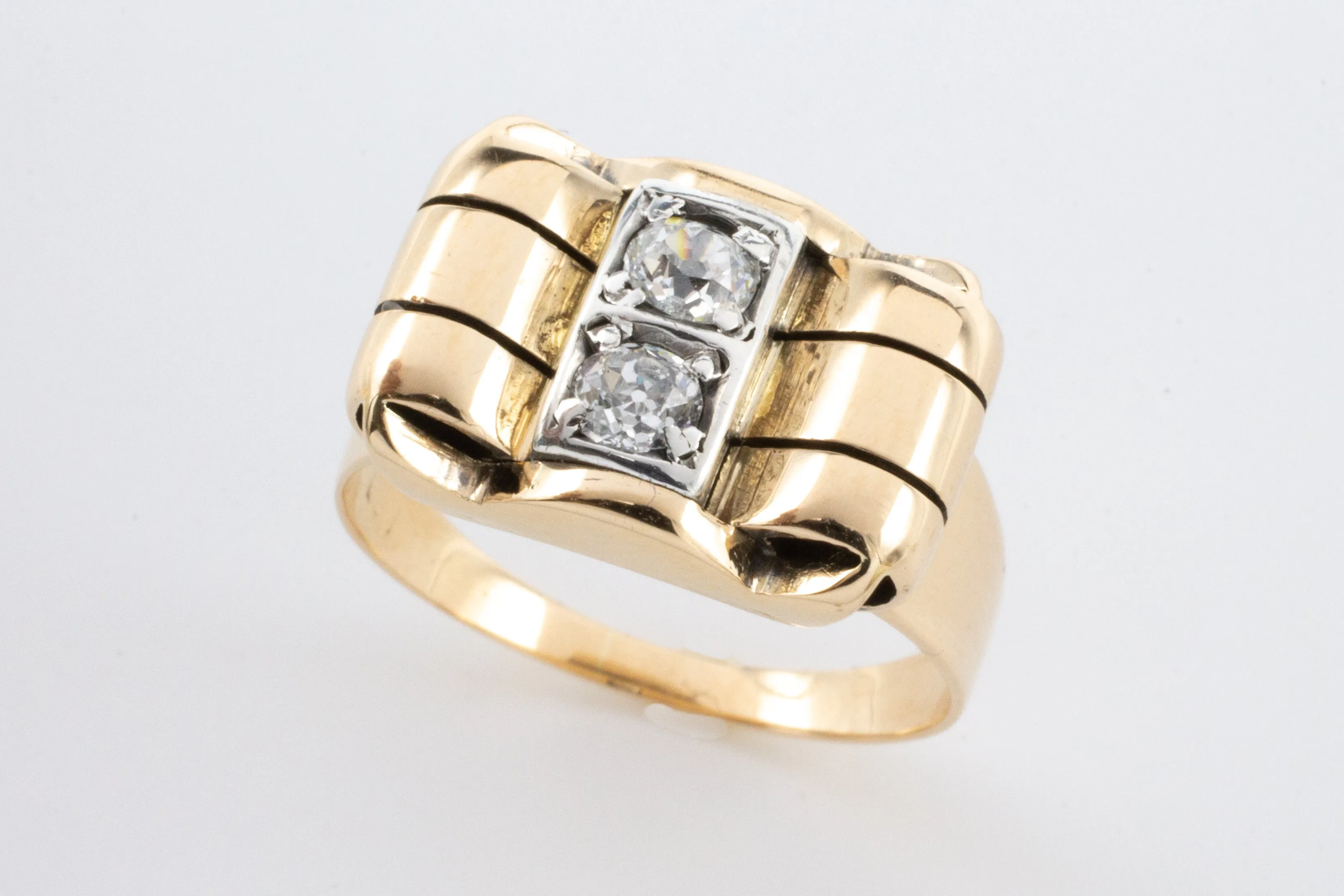 Retro gold ring with old cut diamonds